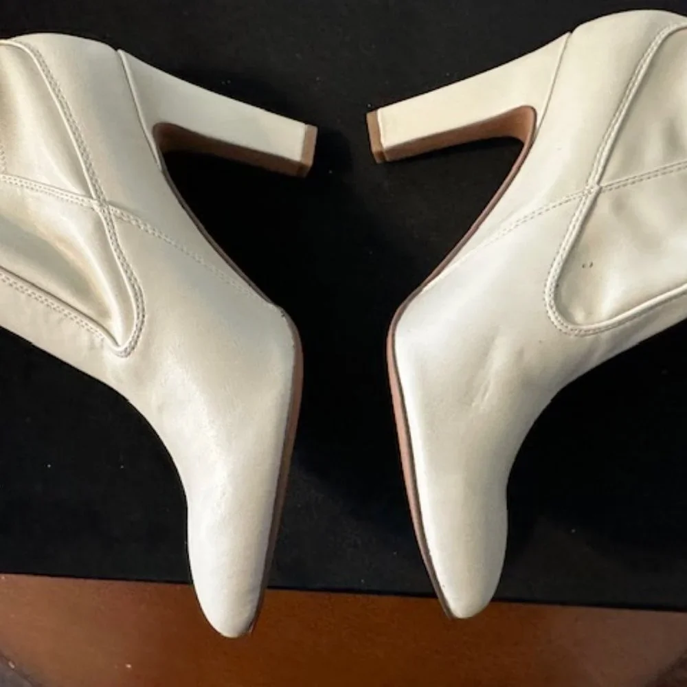 NEW CREAM FRANCO SARTO SHOE BOOTS WITH ZIPPERED SIDE.